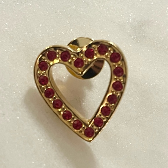 AVON Vintage Gold Tone Open Heart Red Rhinestones Brooch Pin Lapel - Picture 4 of 10